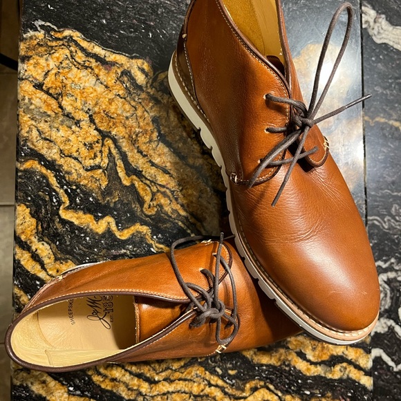 Johnston and murphy 27-1750 excellent condition bascially brand new.